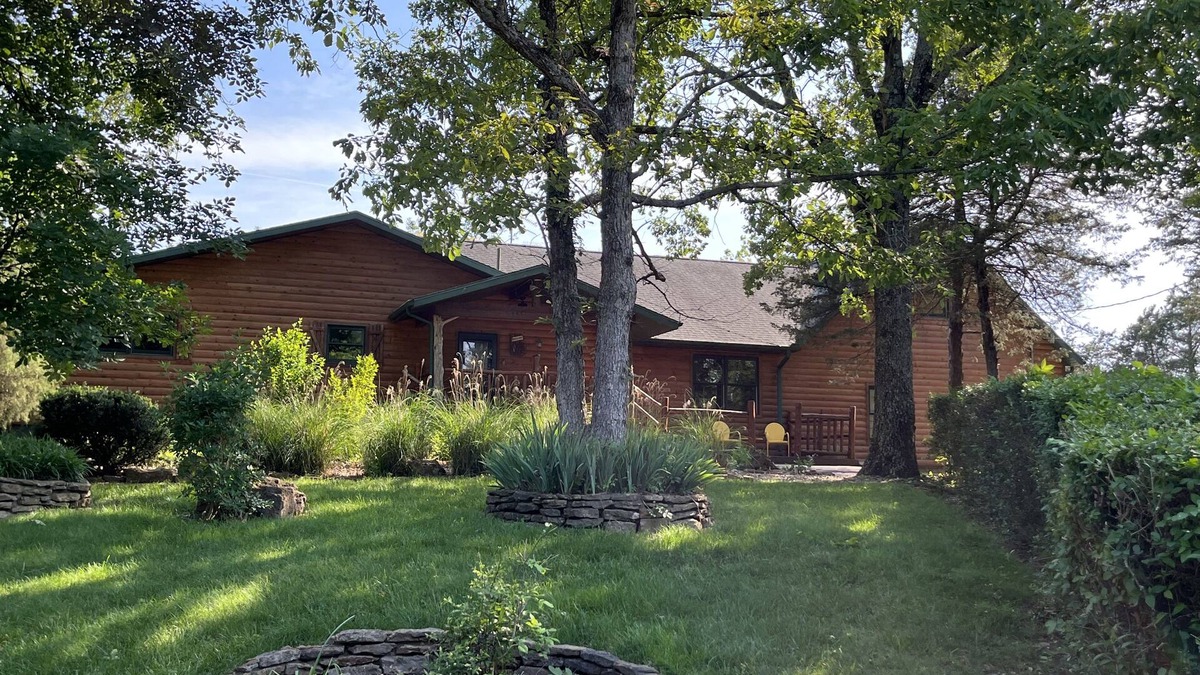 Shell Knob House | Log Ranch on 240ft bluff overlooking Table Rock Lake