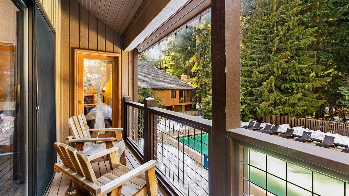Enumclaw Hotel | LOGE Alta Crystal
