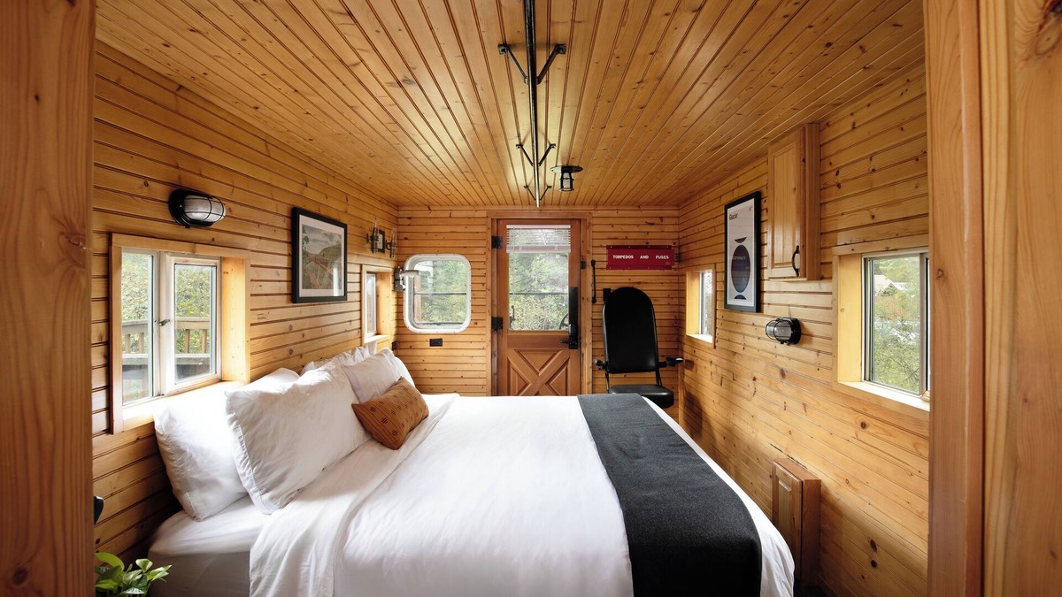 Essex Hotel | LOGE Glacier