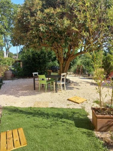 Ceret Apartment | Logement 2 personnes cosy avec petit jardin