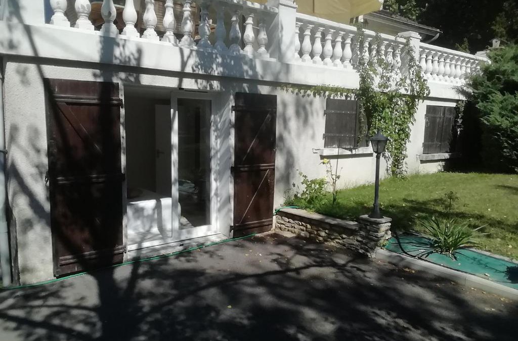 Saint-Eloy-de-Gy House | Logement avec 2 chambres pour 5 personnes maxi