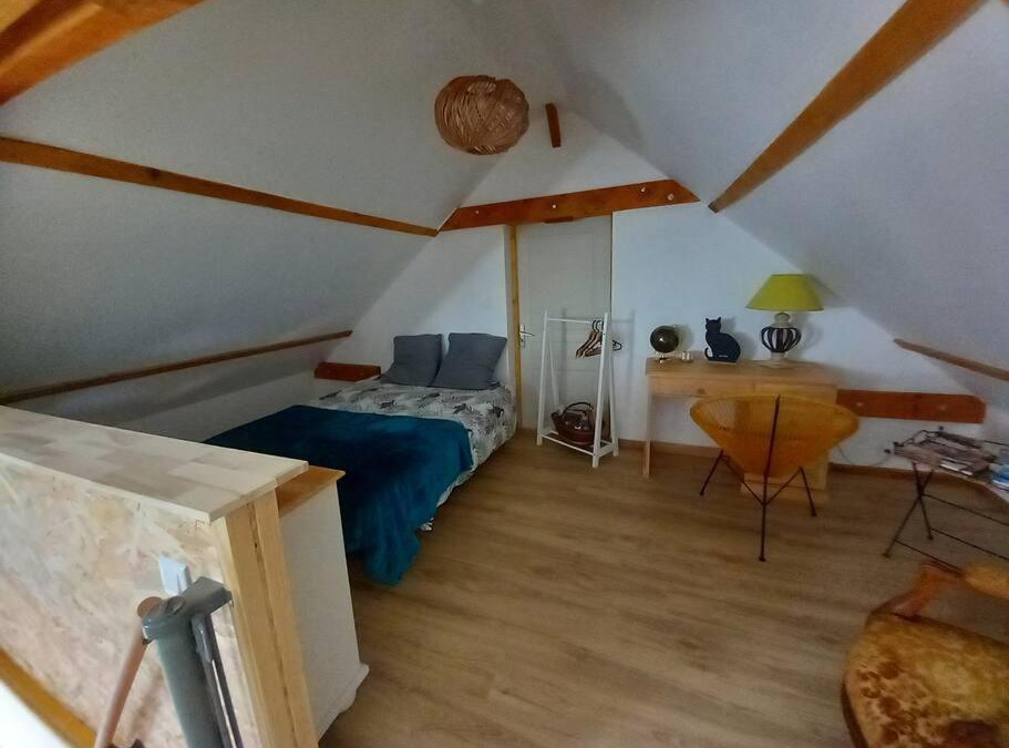 Dun-sur-Auron Apartment | Logement climatisé à la campagne avec terrasse