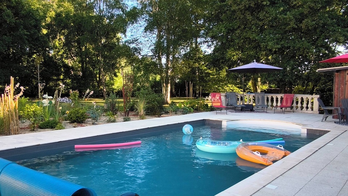 Parentis-en-Born House | Logement Cosy Proche de Toutes Commodités au Calme, Forêt, Lac, Piscine, Vélos,