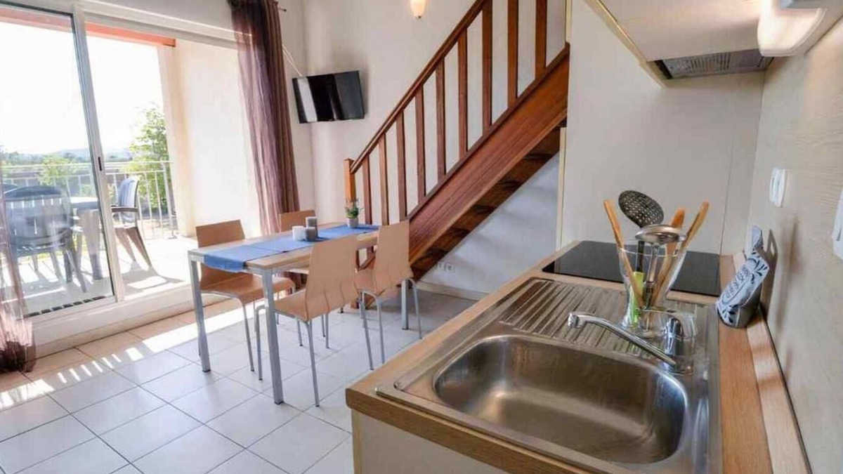 Azille Apartment | Logement :résidence Château de Jouarres - Azille