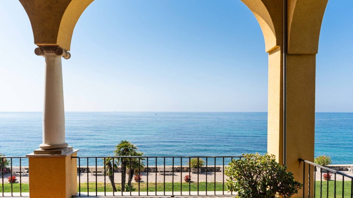 Latte Apartment | Loggia sul mare by Interhome
