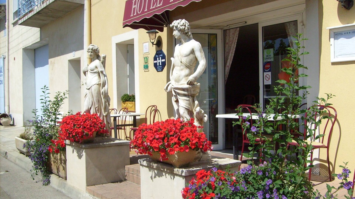 Saint-Gilles Hotel | Logis Héraclée