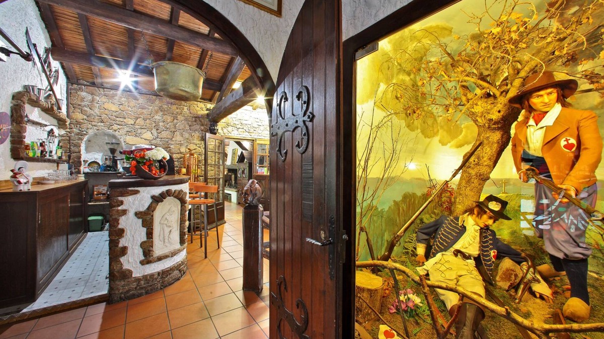 Saint-Laurent-sur-Sevre Hotel | Logis Hôtel Restaurant La Chaumière