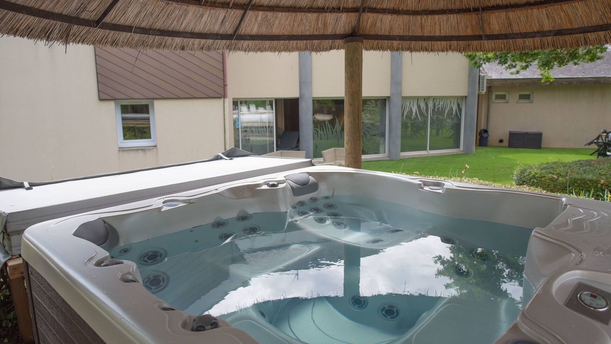 Avrille Hotel | Logis Hôtel Domaine du Moulin Cavier - Restaurants & Spa