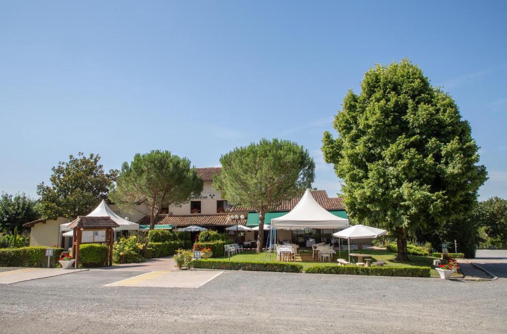 Cuq-Toulza Hotel | Logis Hôtel et Restaurant La Bombardière