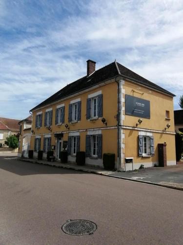 Montigny-la-Resle Hotel | LOGIS Hôtel & Restaurant Le Soleil D'or