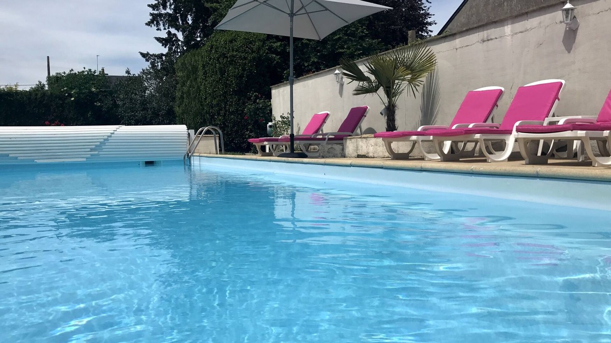 Blere Hotel | Logis Hôtel Restaurant Le Cheval Blanc