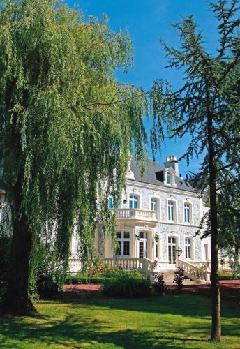 Le Wast Hotel | Logis Hôtel & Restaurant - Le Château Des Tourelles 3 étoiles