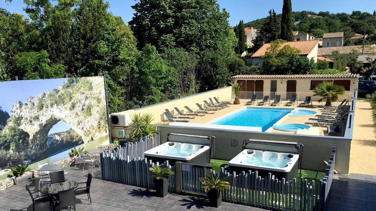 Saint-Martin-d'Ardeche Hotel | Logis Hotel Bellevue