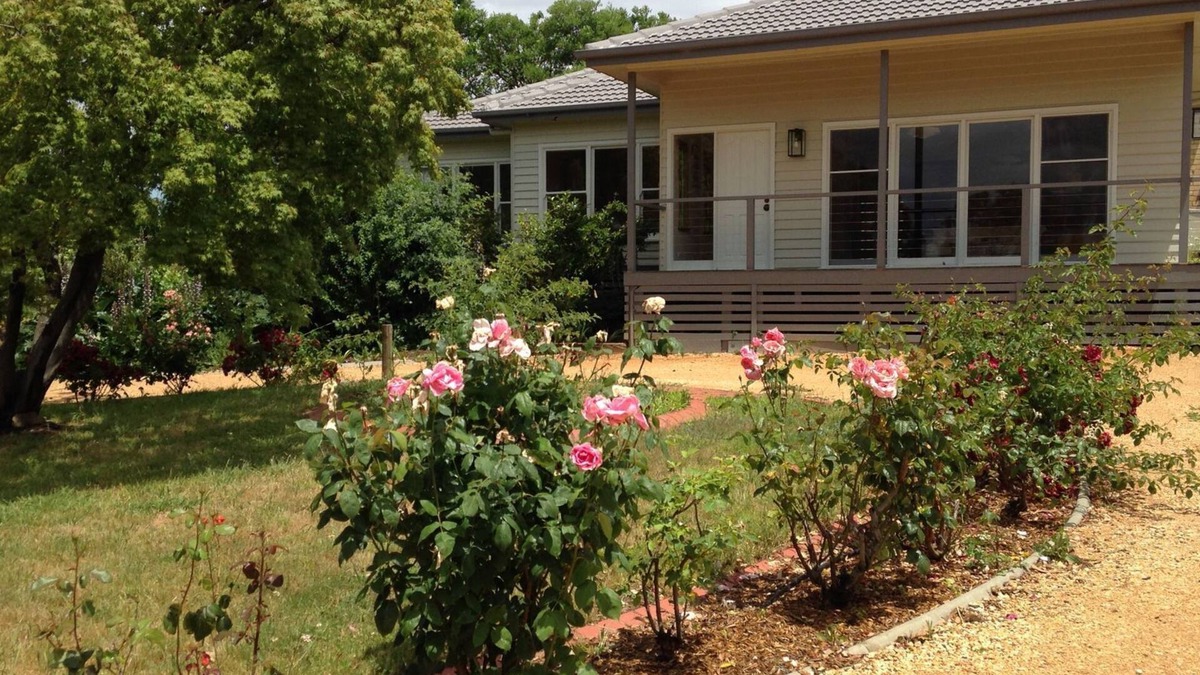 Harcourt North House | Lome Cottage - farmhouse amongst vines
