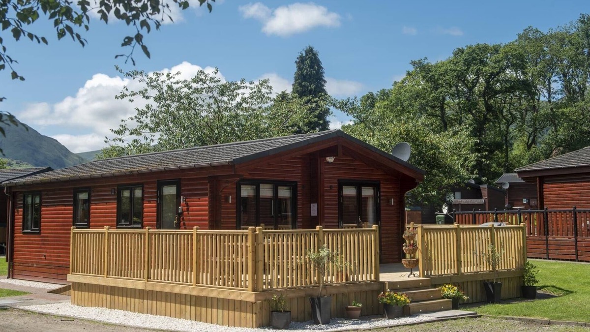 Rowardennan Cabin | Lomond Lodge 20, Luxury Log cabin on the banks of Loch Lomond