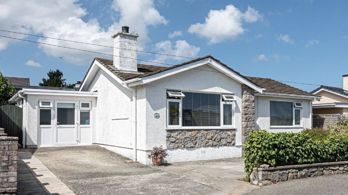 Tyn-y-Gongl House | Lon Penrhyn - a bungalow that sleeps 4 guests in 2 bedrooms