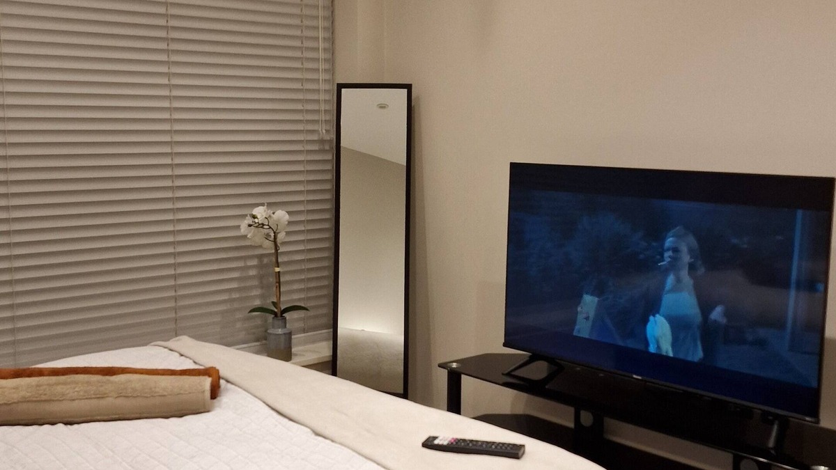 West Ealing Apartment | London City Apartment, close to Train stations/metro, restaurants & shops