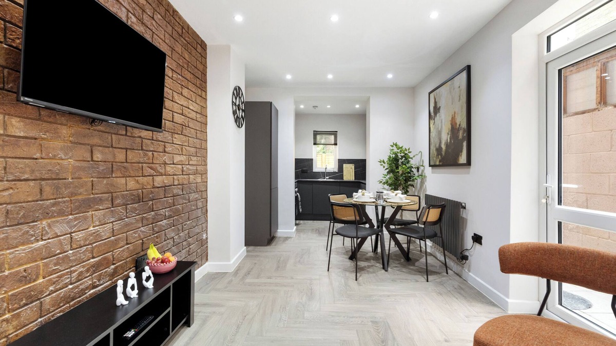 Grove Green Apartment | London Cosy 2 bedroom house with Garden
