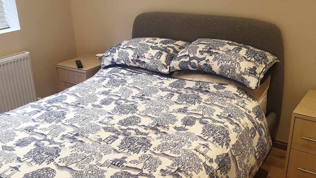 Valentines Apartment | London Luxury 1 bed flat - kitchen, garden, parking, WIFI