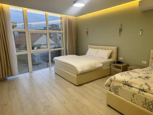 Kukes Hotel | London Restaurant Hotel