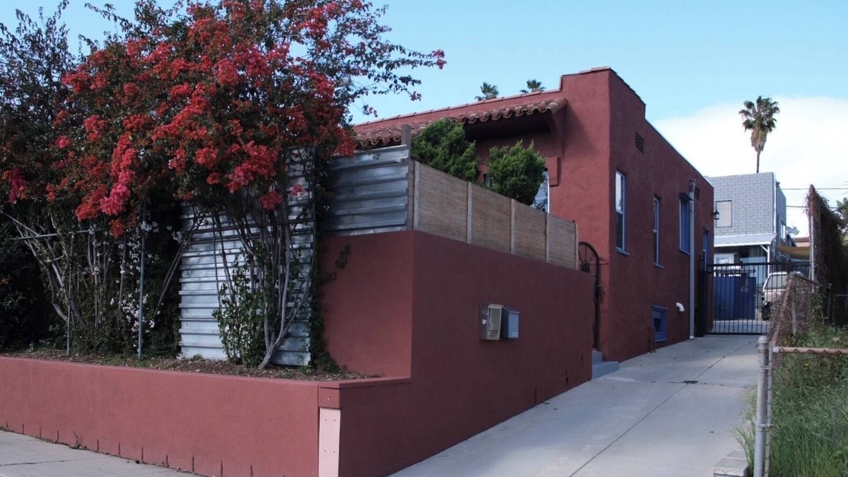 Silver Lake House | London St house between SilverLake Blvd and Hoover 2bd 2ba-secured gated parking