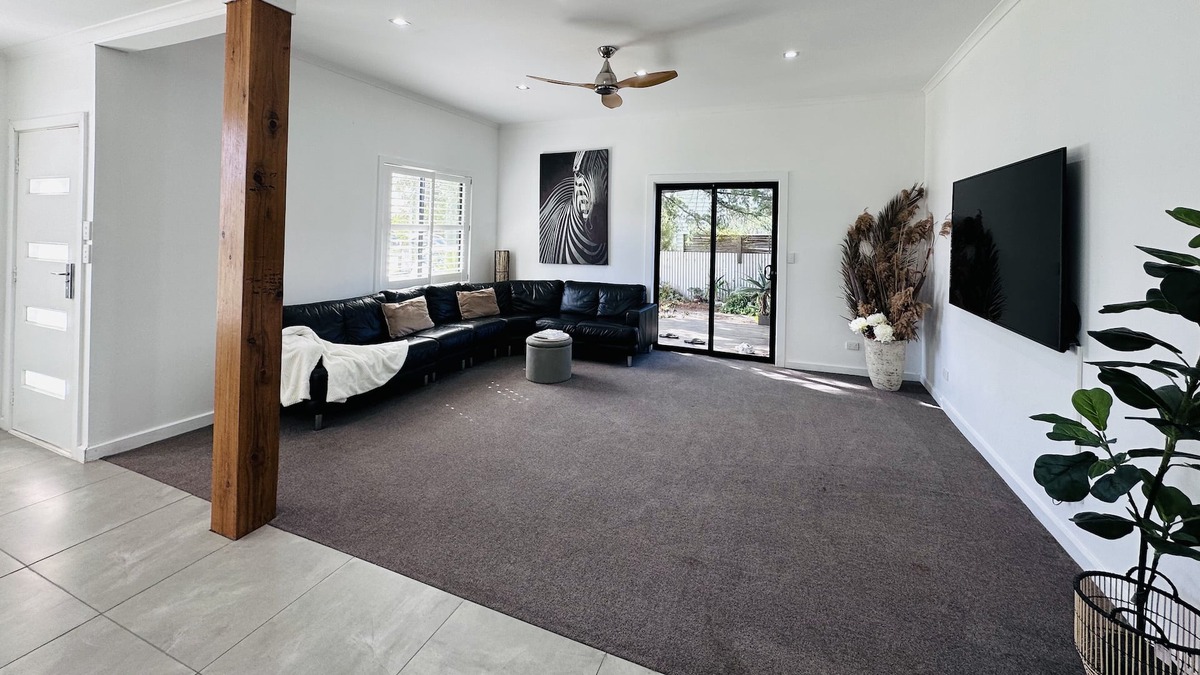 Horsham House | Lone Pine Horsham - pet friendly