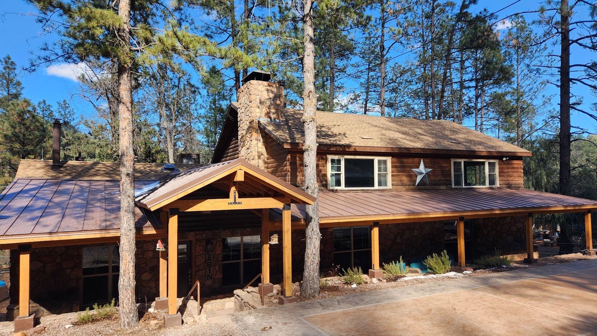 Whispering Pines Cabin | Lone Star Lodge in Whispering Pines w/Mountain View - Epic Pickleball Fun!n