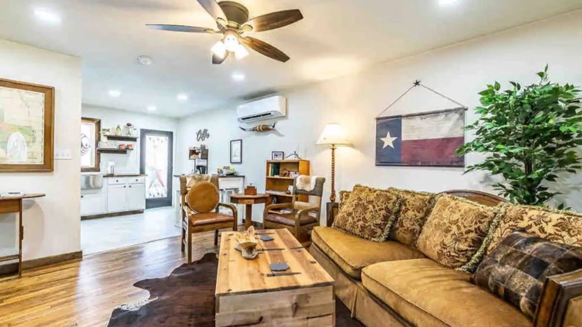 Lubbock House | Lone Star Suite: Rustic Luxe, 2 King Beds, Fireplace, Full Kitchen, courtyard