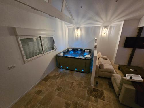 Couesmes-Vauce House | Longère avec jacuzzi intérieur