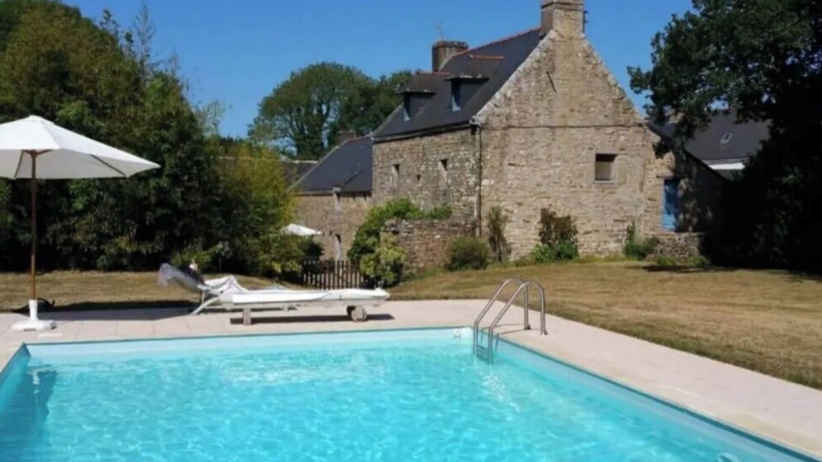 Locoal-Mendon House | Longère de Caractère Près D'auray Avec Piscine