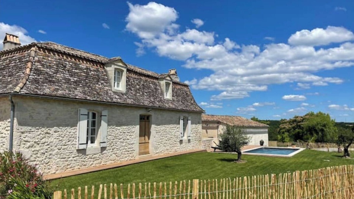 Saint-Meard-de-Gurcon House | Longère en Pierres Avec Piscine Privative Chauffée