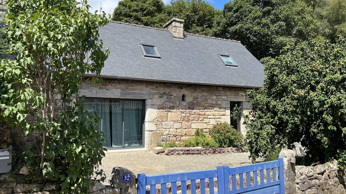 Tonquedec House | Longèrent Bretonne Dans un Écrin de Verdure