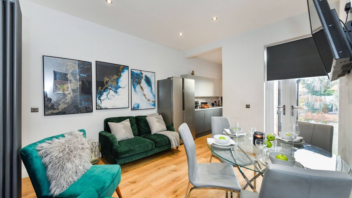 Long Eaton House | Long Eaton Modern 4bed House