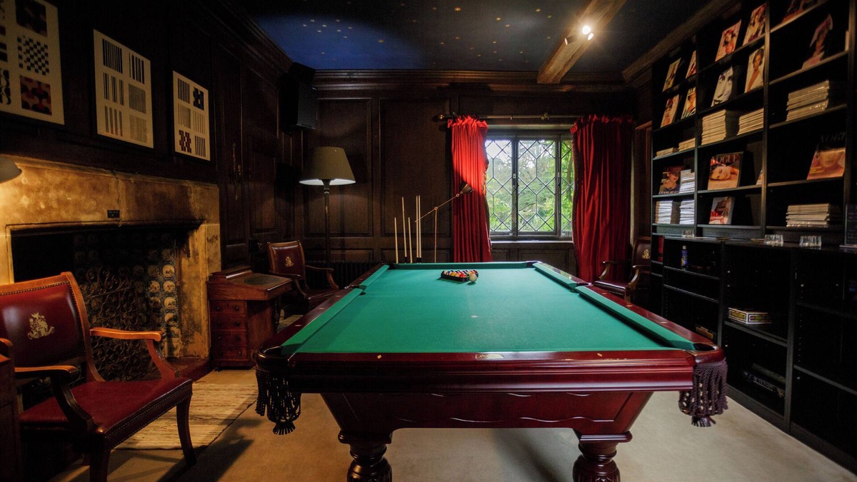 Staplefield House | Long House is a Grade II listed family home set in 5 acres of garden and park.