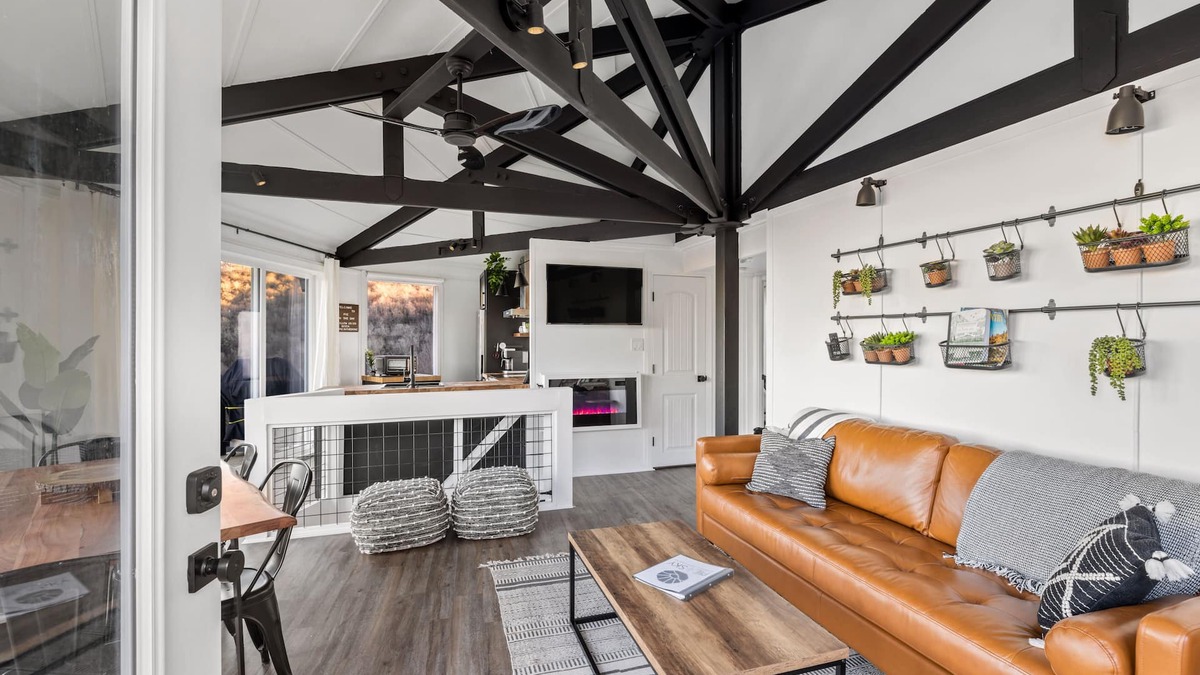 Seven Devils Ski Chalet | Long mtn view, hot tub + smart home tech & EV charger