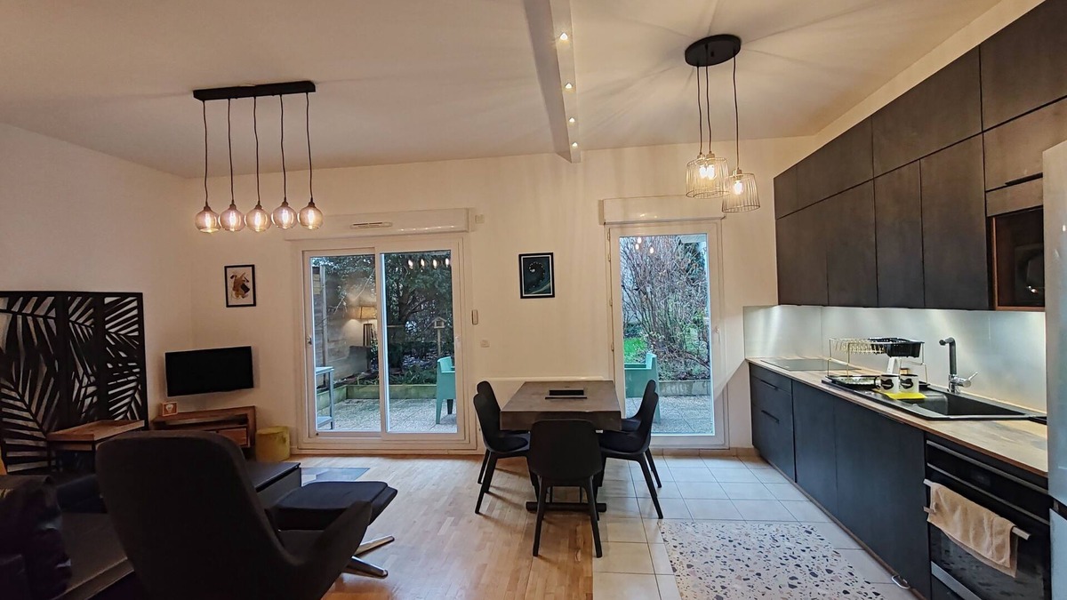 Faubourg de l'Arche Apartment | Long Stay Courbevoie Charmant Apt T3 Jardin + Terrasse, Calme, Proche Transports