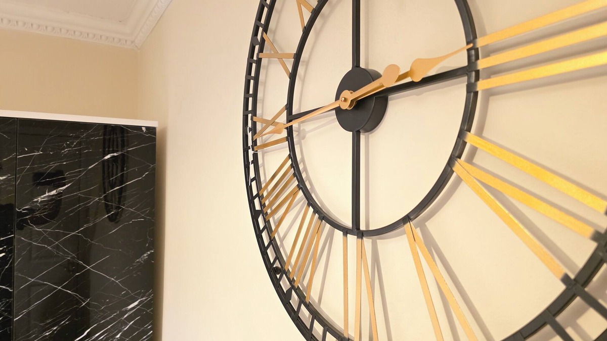 Ponders End House | Long Stay Friendly North London Holiday Home + Driveway, BBQ, Jacuzzi Hot Tub