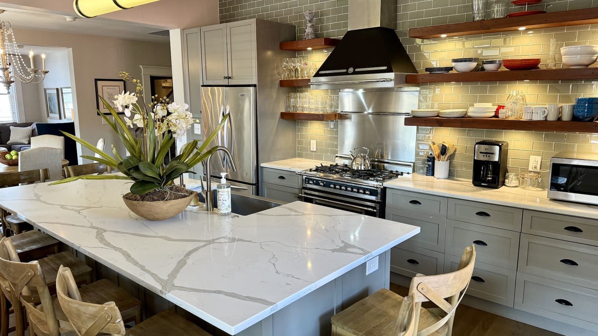 Downtown Charleston Condo | Long term availalbe! Historic Upper King Restoration! Walk to everything!