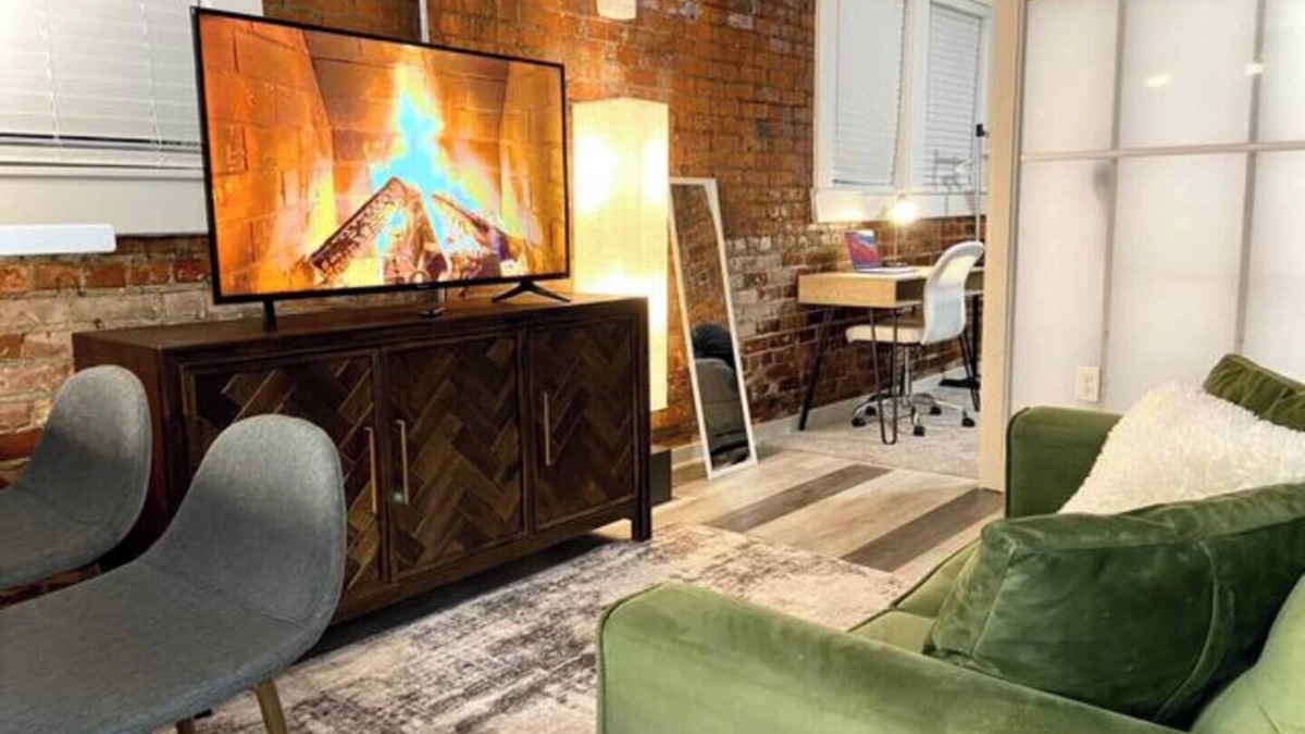 Midtown Apartment | Long-Term Haven Students & Business Travelers
