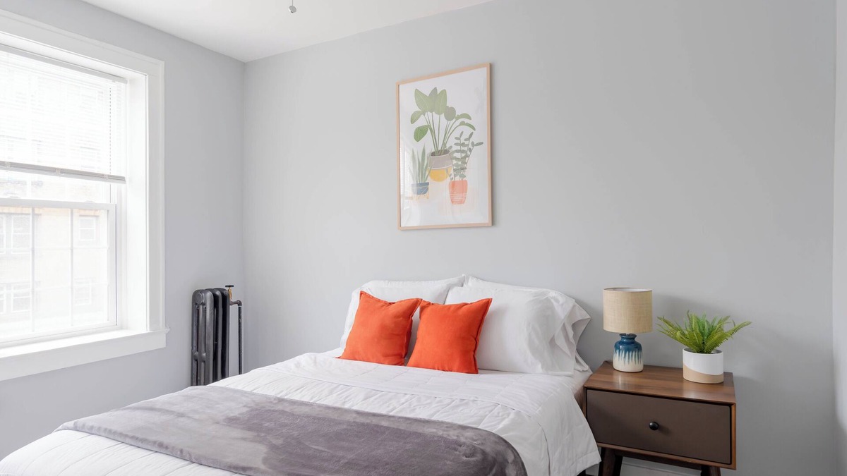 Detroit Apartment | Long-Term Rental Comfy, Clean & Nurse-Friendly
