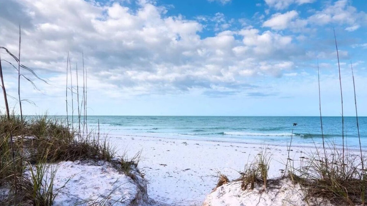 Longbeach Village House | Longboat Key Vacation Rental - Steps From Beach & Restaurants