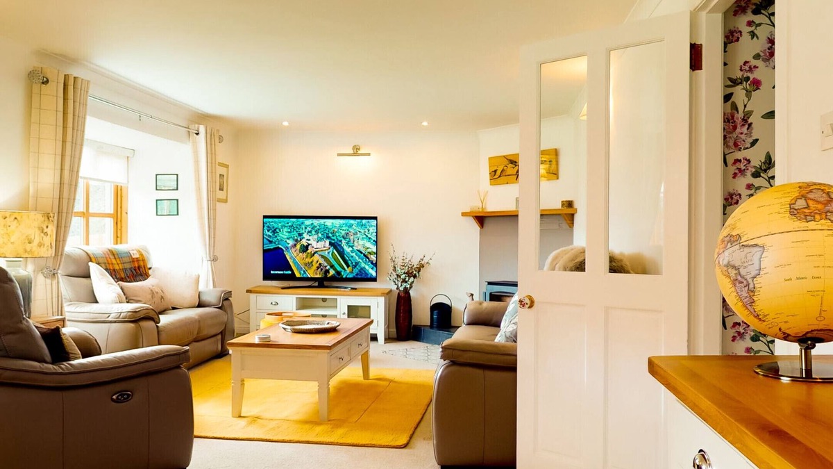 Balloch Cottage | Longfield, Daviot - woodland cottage near Inverness