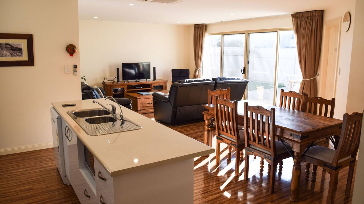 Port Elliot House | Longreach to Port Elliot