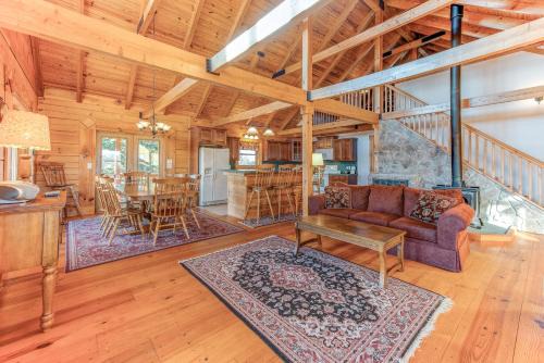 Livingston House | Longview Lodge