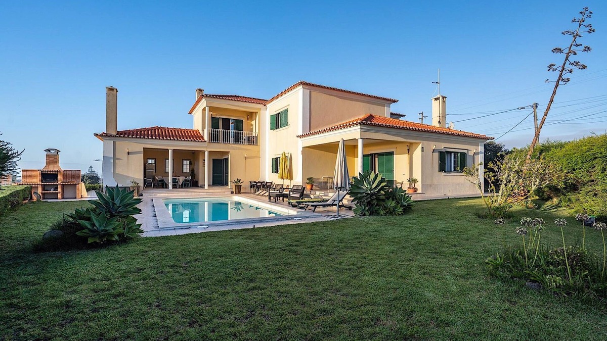 Azenhas do Mar House | Lonicera Villa, Central Heating, Wifi, Garden, Pool!New!