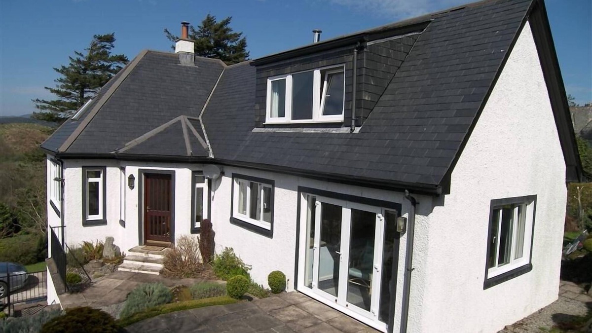 Rockcliffe Cottage | Lonsdale - a house that sleeps 6 guests in 3 bedrooms