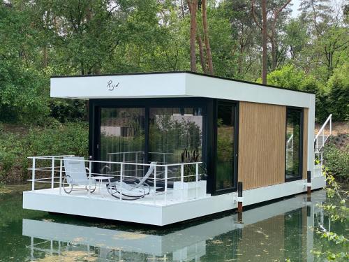 Merselo Resort | Loo Mare - Floating Tiny House All inclusive