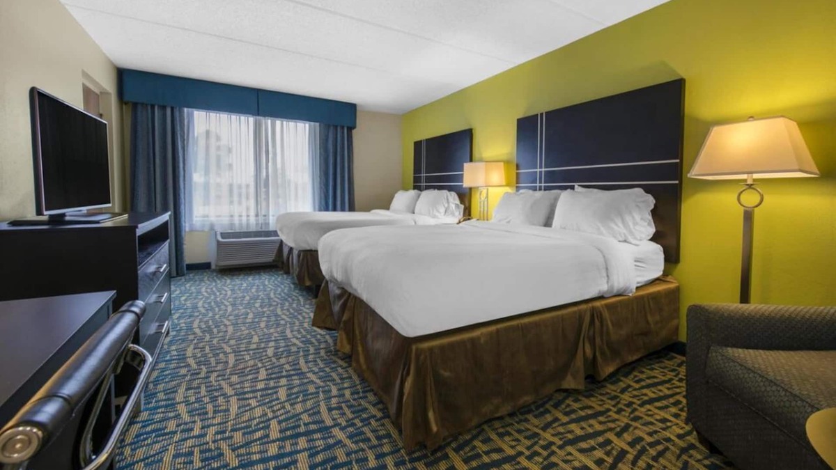 Savannah Hotel | Look No Further! 2 Comfortable Units w/Free Parking, Near City Market!