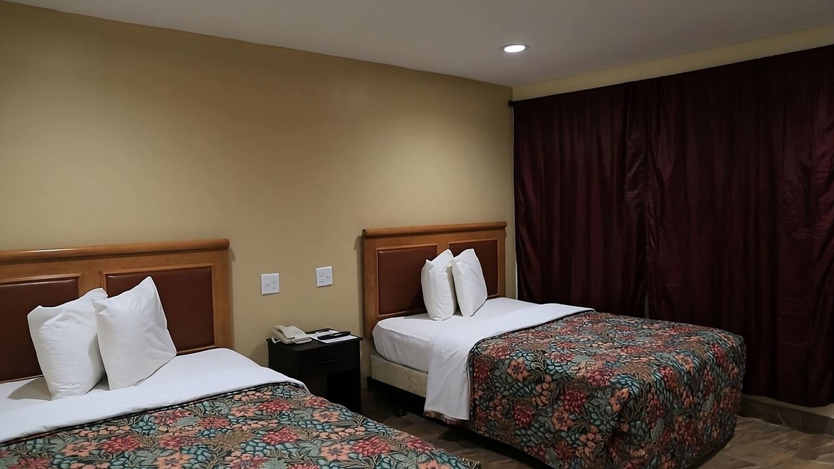 Beeville House | Look No Further! 2 Convenient Units, Free Parking, Pet-Friendly