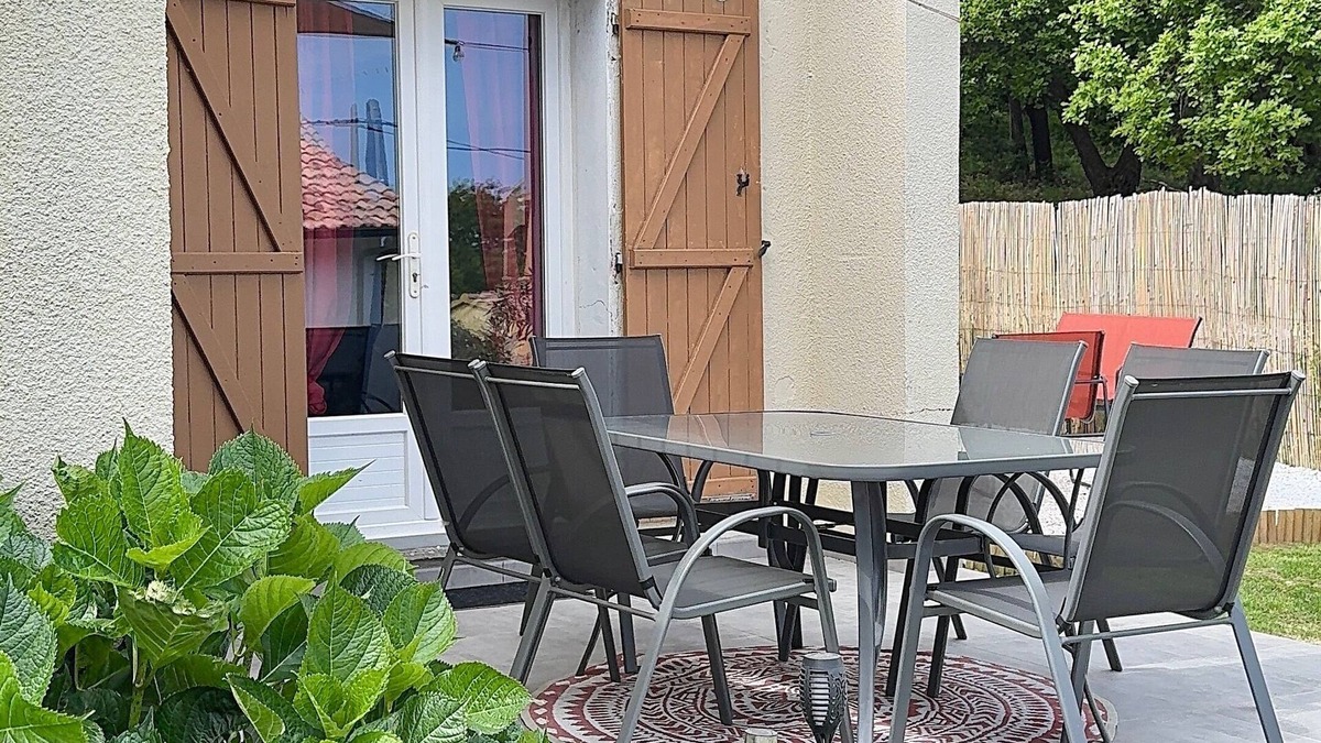 Taglio-Isolaccio Apartment | Looking for a charming, practical duplex just 3 minutes from the beach.